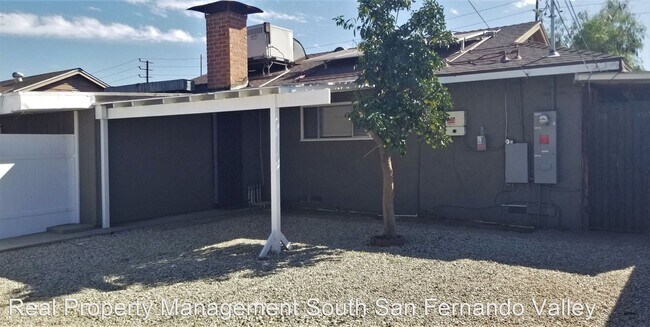 Foto del edificio - 3 br, 2 bath House - 13119 Roscoe Blvd