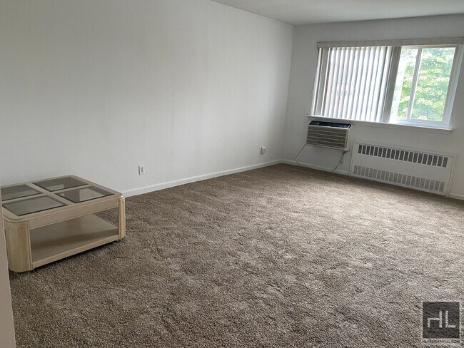 Building Photo - 51-05 Hillyer St