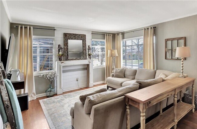 Foto del edificio - 2521 Forest Park Blvd