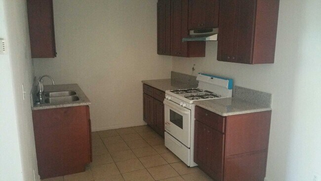 Cocina - 10023 Samoa Ave