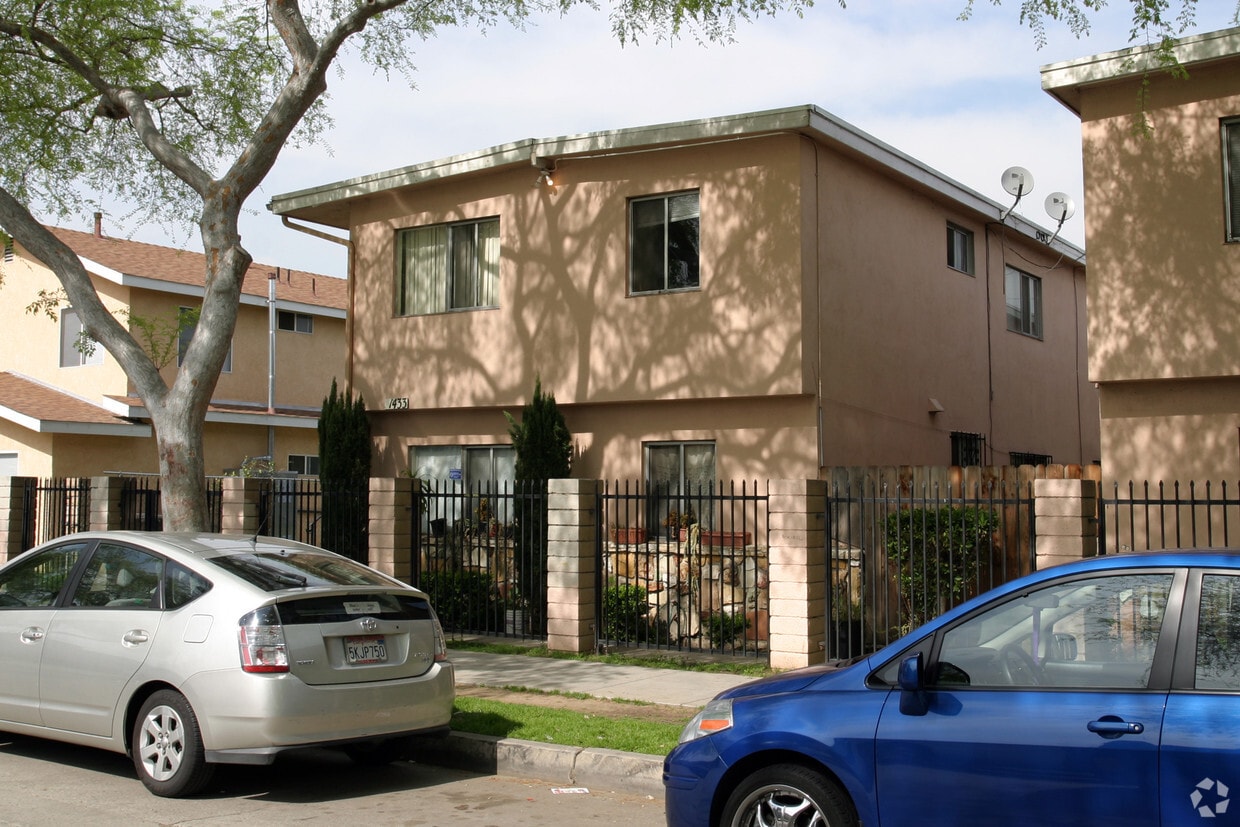 Building Photo - 1433 E 17th St