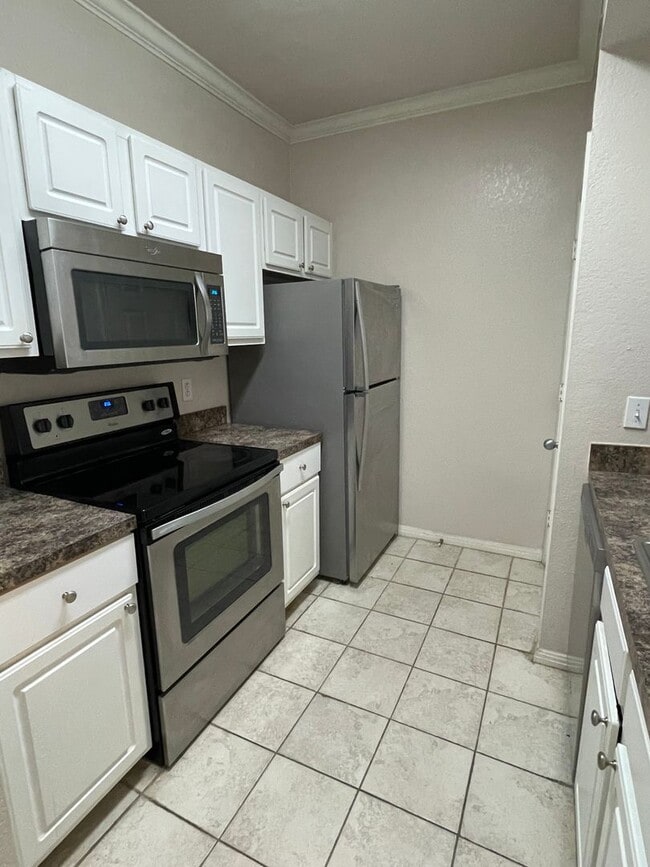 Building Photo - Pool View 1 Bedroom at Uptown Place