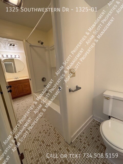Foto del edificio - 1325 Southwestern Dr