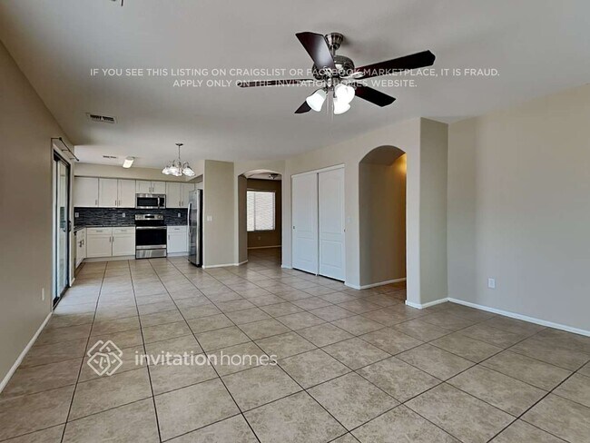 Foto del edificio - 2844 S 160th Ln