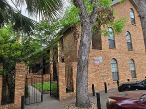 Building Photo - 505 W 18th St