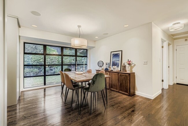 Building Photo - Medina Home