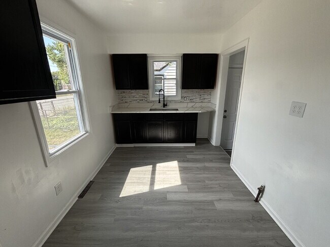 Foto del edificio - Cozy 3-bed home in Gary!