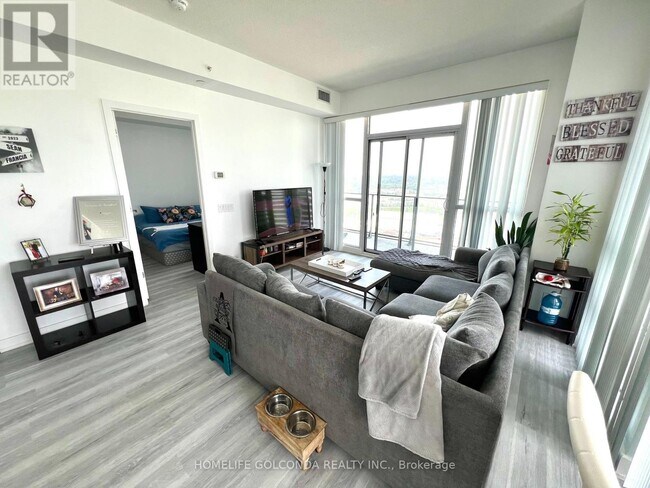 Photo du bâtiment - 2200-2200 Lake Shore Blvd W