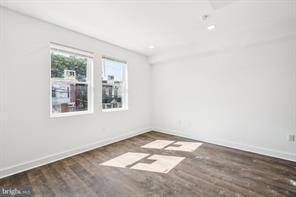 Foto del edificio - 4237 Mantua Ave