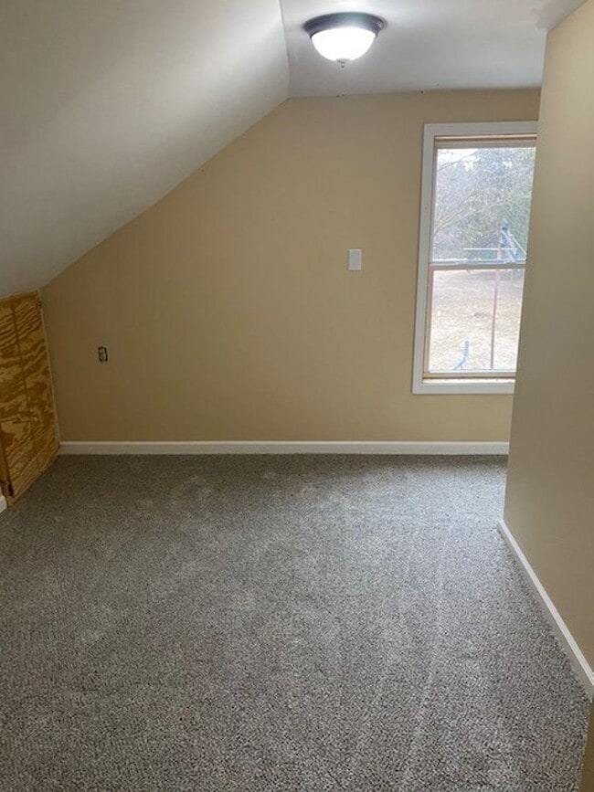 Building Photo - 3 Bedrooms, 1 Bathrooms Single Family Home in Staples, MN w/2+ car garage