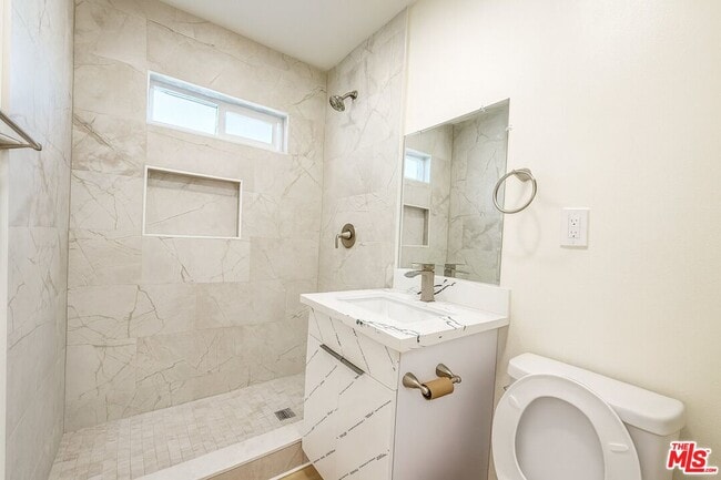 Foto del edificio - 1189 W 36th Pl