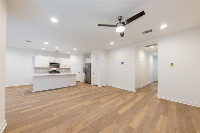 Building Photo - 1040 Winnsboro Lp