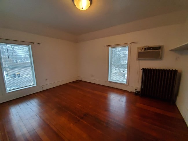 Building Photo - 212 7th St NW