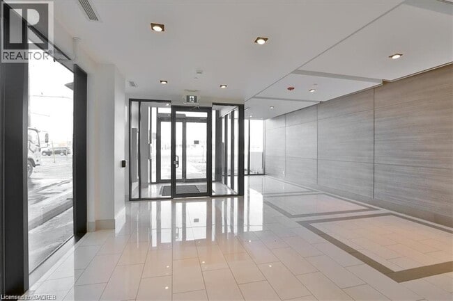 Building Photo - 5240 Dundas St