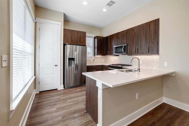 Building Photo - 1706 Cedar Bend Dr