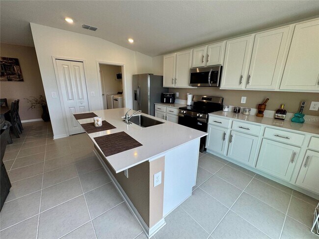 Foto del edificio - 2405 Bluestone Rd
