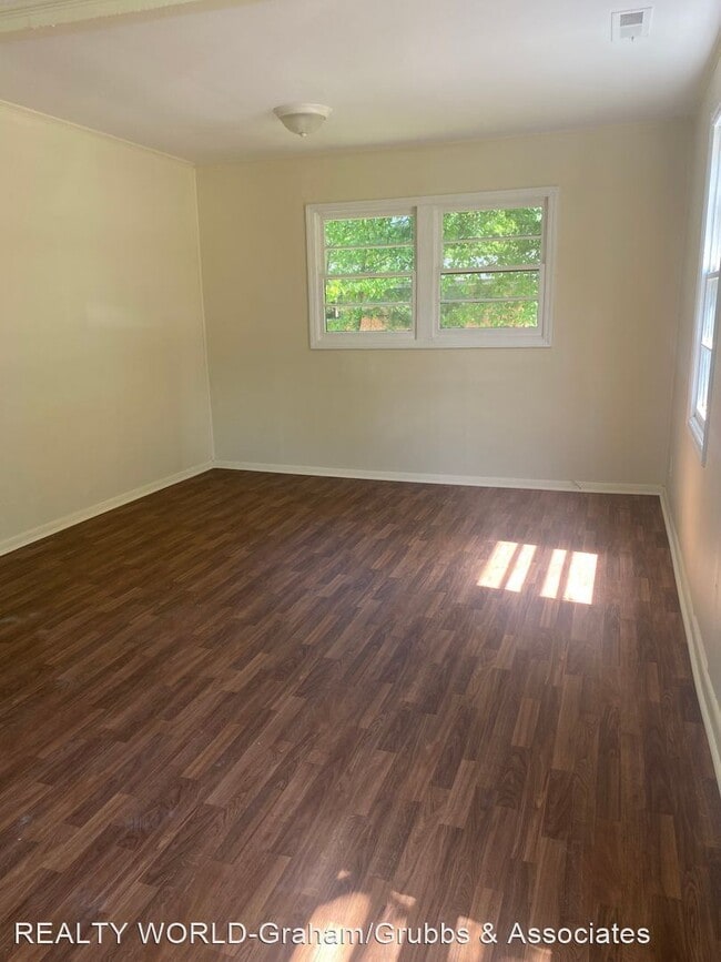 Building Photo - 3 br, 1 bath House - 23921 Riverton Rd