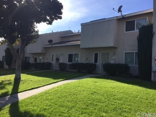 Building Photo - 1307 N Elderberry Ave