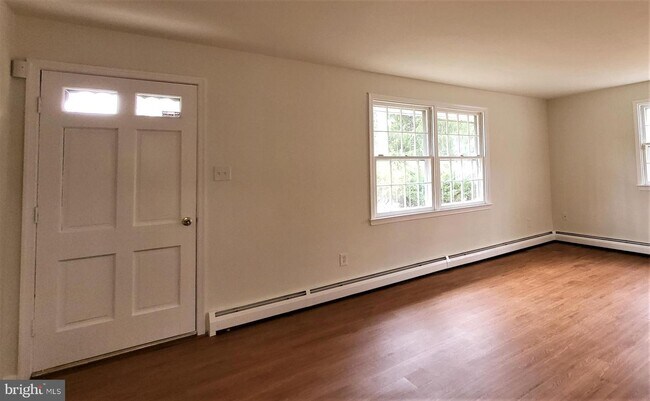 Building Photo - 1061 Forest Ln
