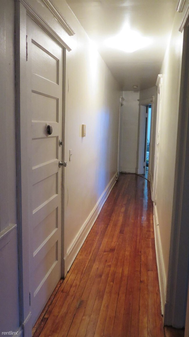 Building Photo - 4 br, 1 bath Apartment - 335 S 2nd Ave