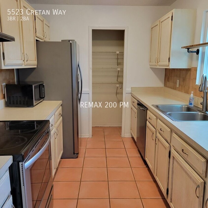 Photo - 5523 Cretan Way-