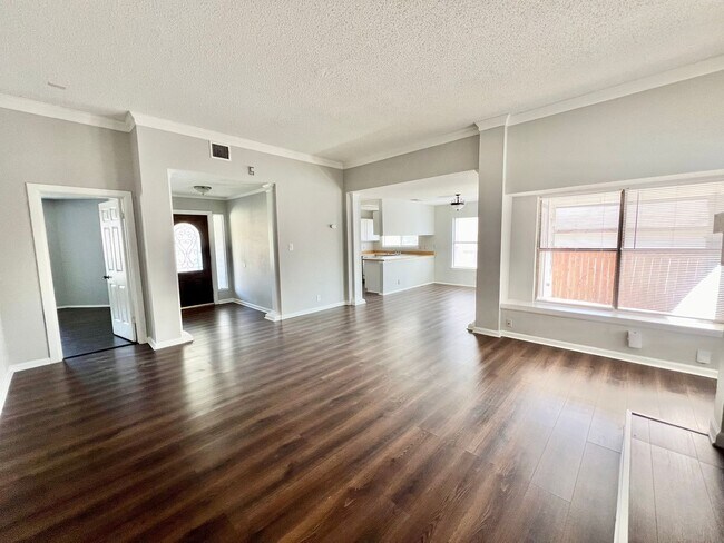 Foto del edificio - **MOVE IN SPECIAL!** 3 Bedroom 2 Bath Home...