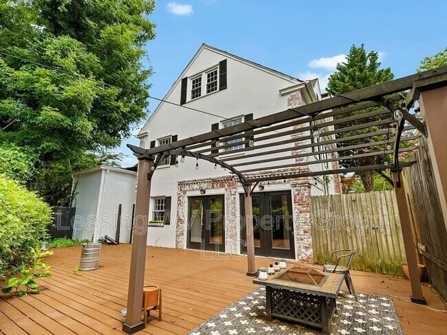 Foto del edificio - 887 Poplar Rd