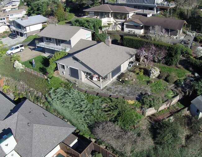 Building Photo - 12637 Shorewood Dr SW