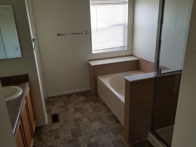 Foto del edificio - 7607 Steward Ln