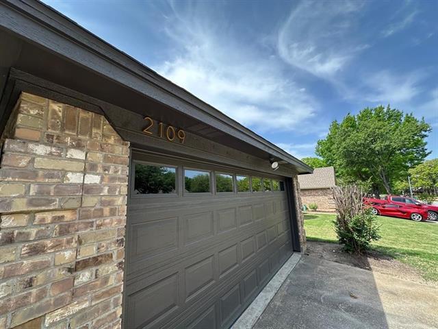 Building Photo - 2109 S Winding Creek Dr