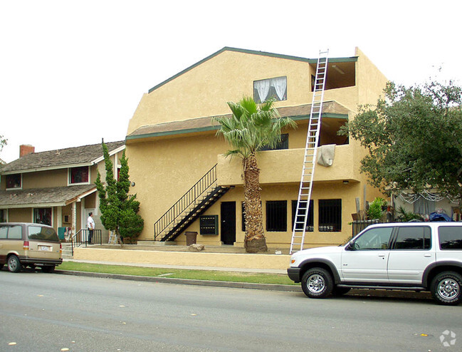 Building Photo - Chestnut Apartments