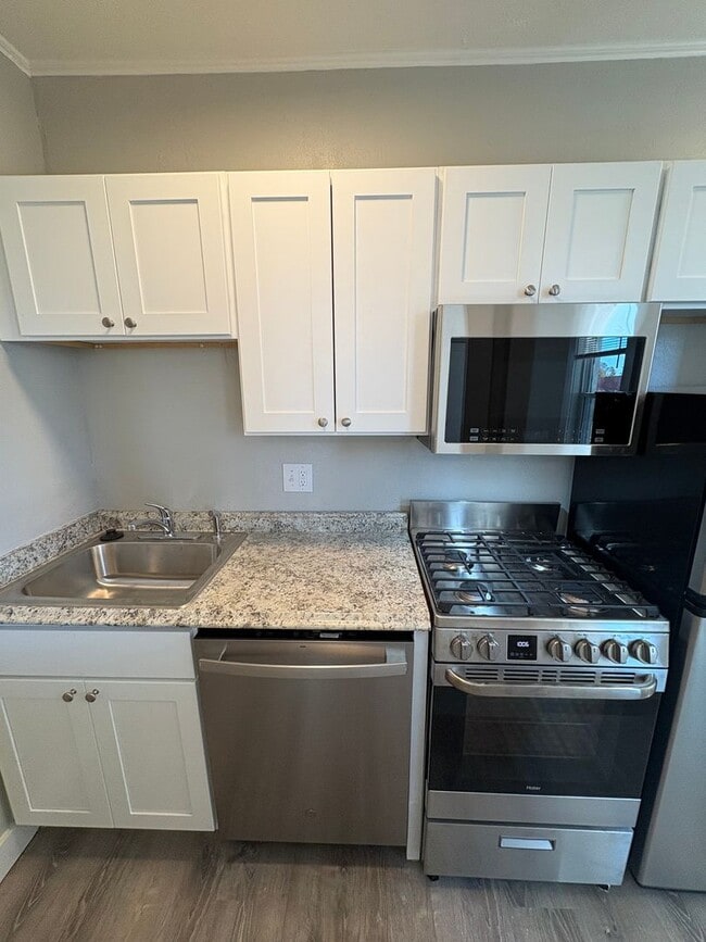 Building Photo - 68 Cabot St