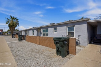 Building Photo - 907 N 22nd Pl