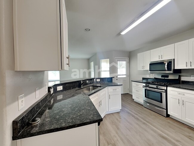 Foto del edificio - 13323 Ambrosa Dr