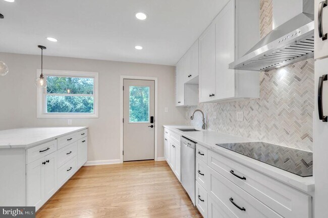 Foto del edificio - 9902 Holmhurst Rd