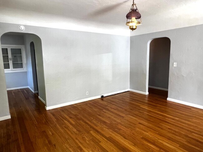 Foto del edificio - 634 Burns St