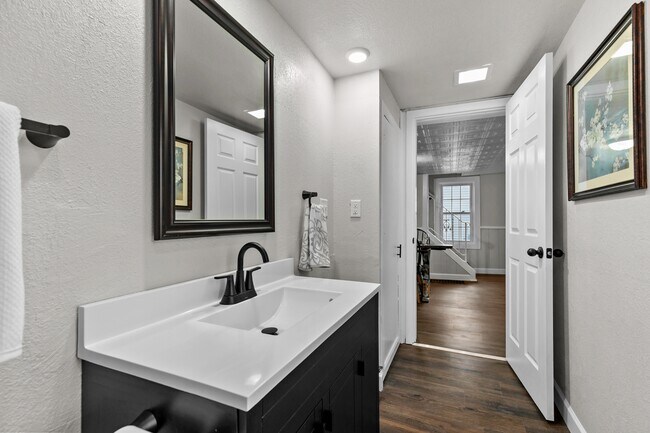 Foto del edificio - 429 E Doty Ave