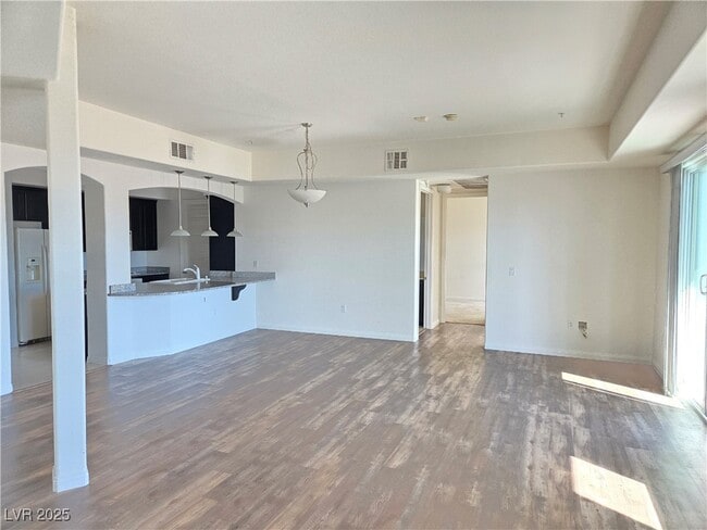 Foto del edificio - 62 E Serene Ave