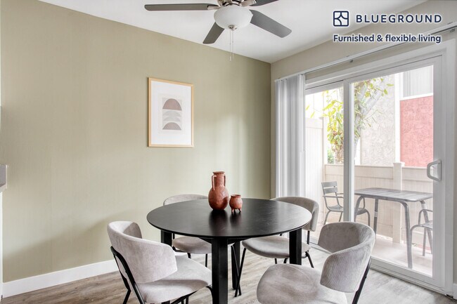 Foto del edificio - 12530 Braddock Dr