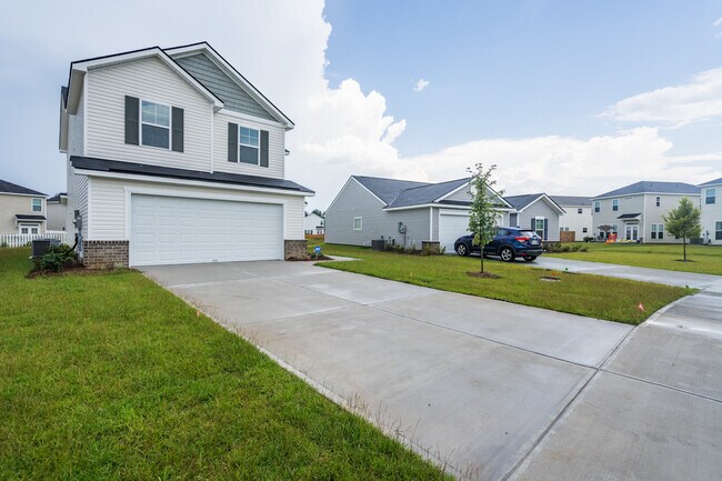 Foto del edificio - 37 Stetson Dr