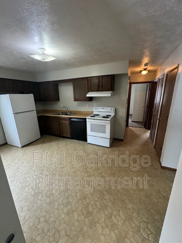 Building Photo - 205 Debbie Dr