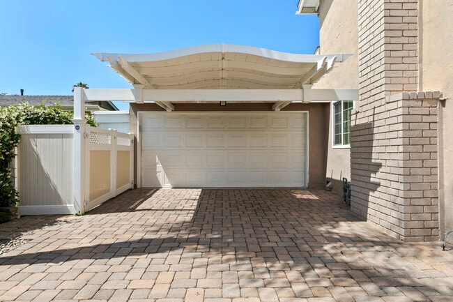 Building Photo - 15419 Valerio St