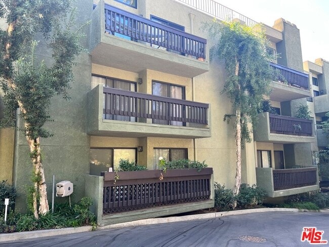 Foto del edificio - 2018 Griffith Park Blvd