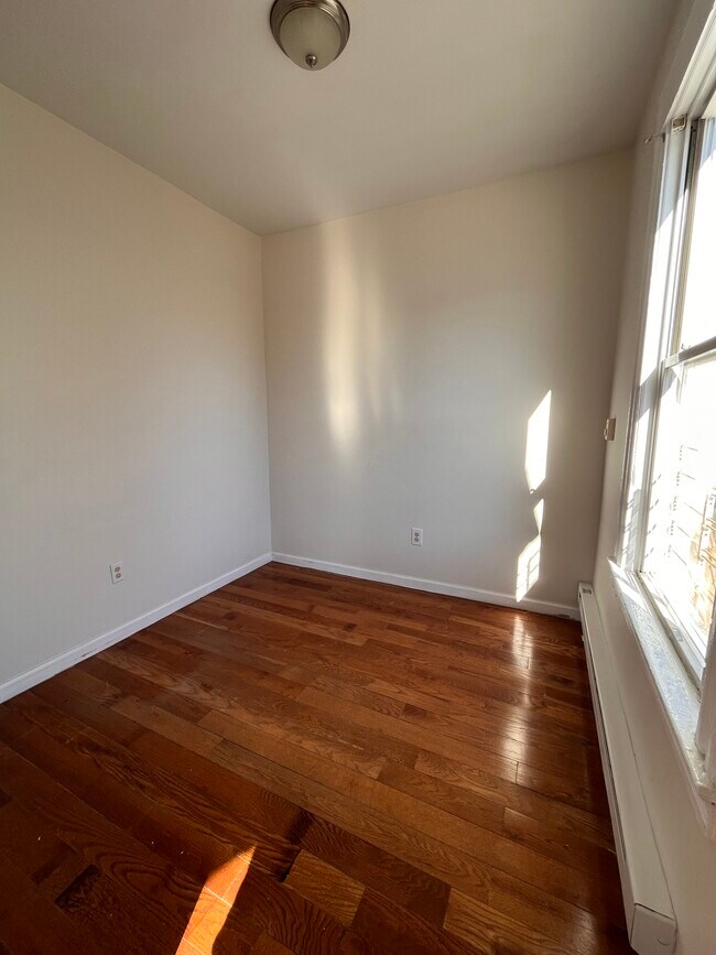 961 Grove St Unit 2L - 957 Grove St