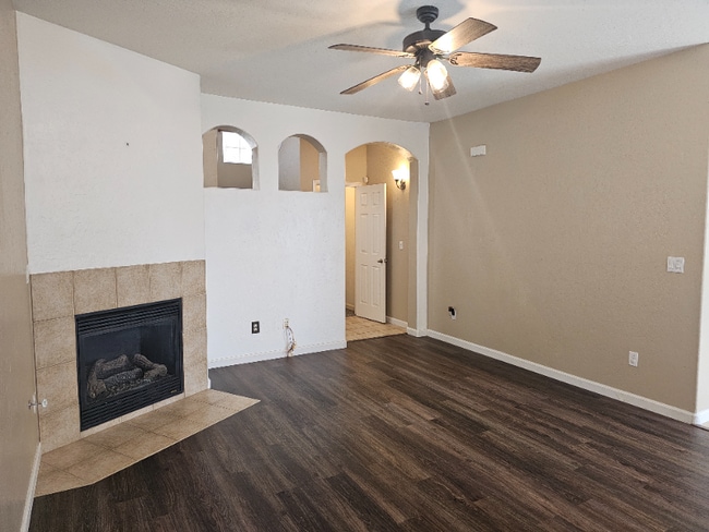 Building Photo - 6653 E Braly Ave
