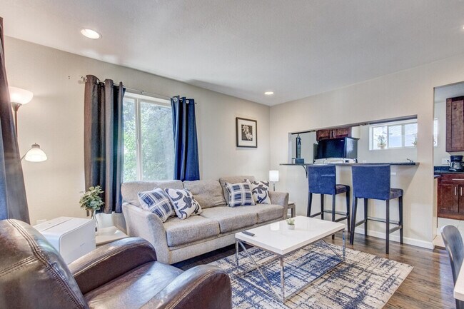 Building Photo - 1363 Pierce St