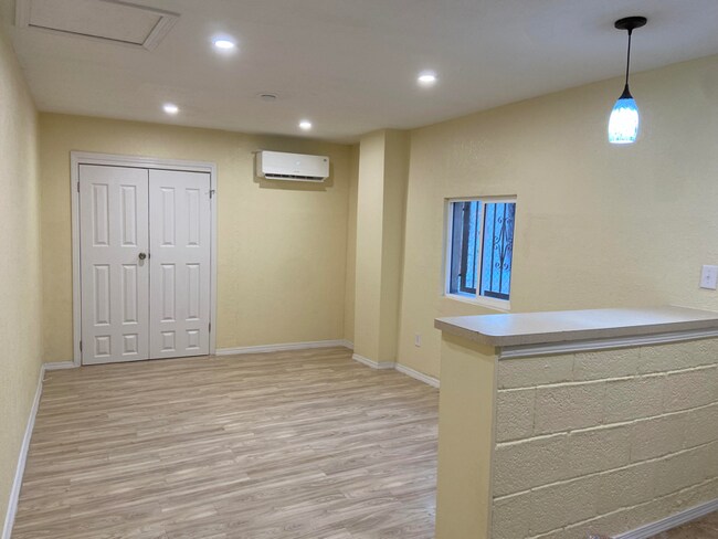 Foto del edificio - 2221 Gold Ave