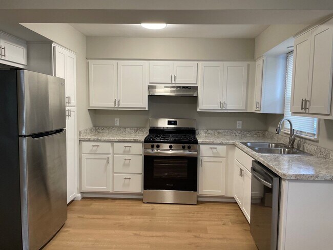 Foto del edificio - 1910 Thornapple Ave