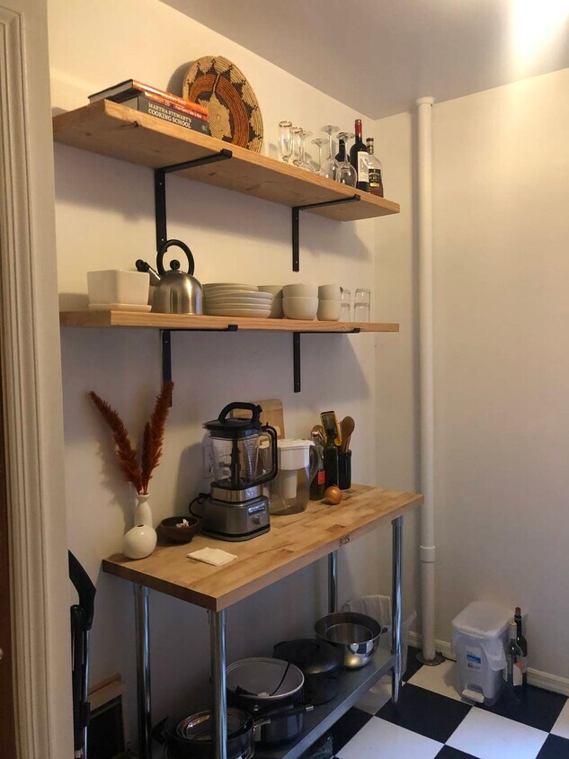 Building Photo - 415 E 73rd St