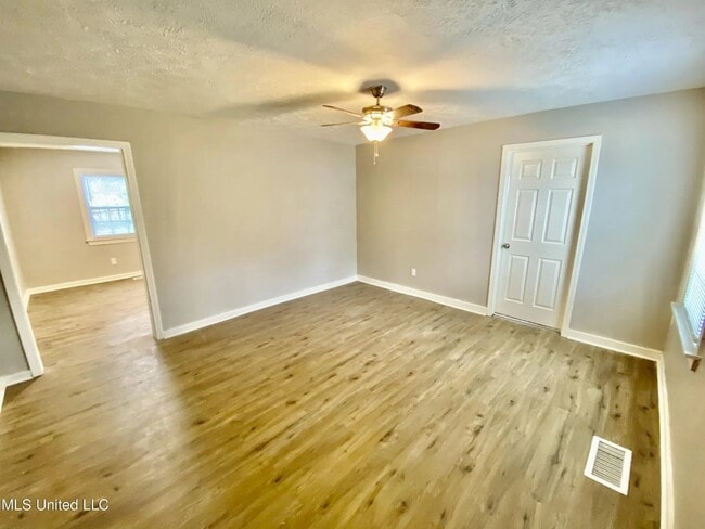 Building Photo - 308 Josanna St